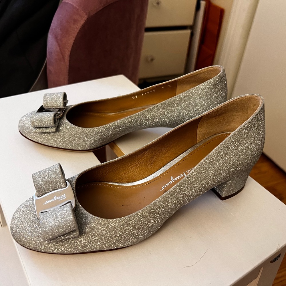 Salvatore Ferragamo Erice Vara Bow Silver Glitter Calf Leather Pumps 6B $895